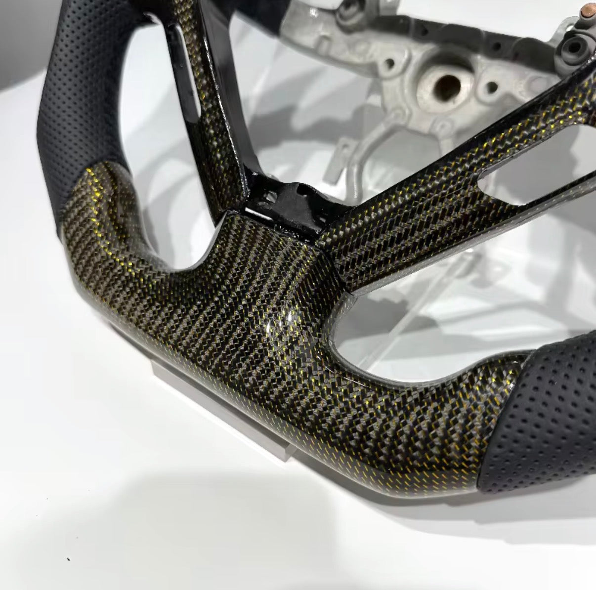 INFINITI G35/G37/Q40 (2007-2015) Carbon Fiber Steering Wheel W/Trim Piece