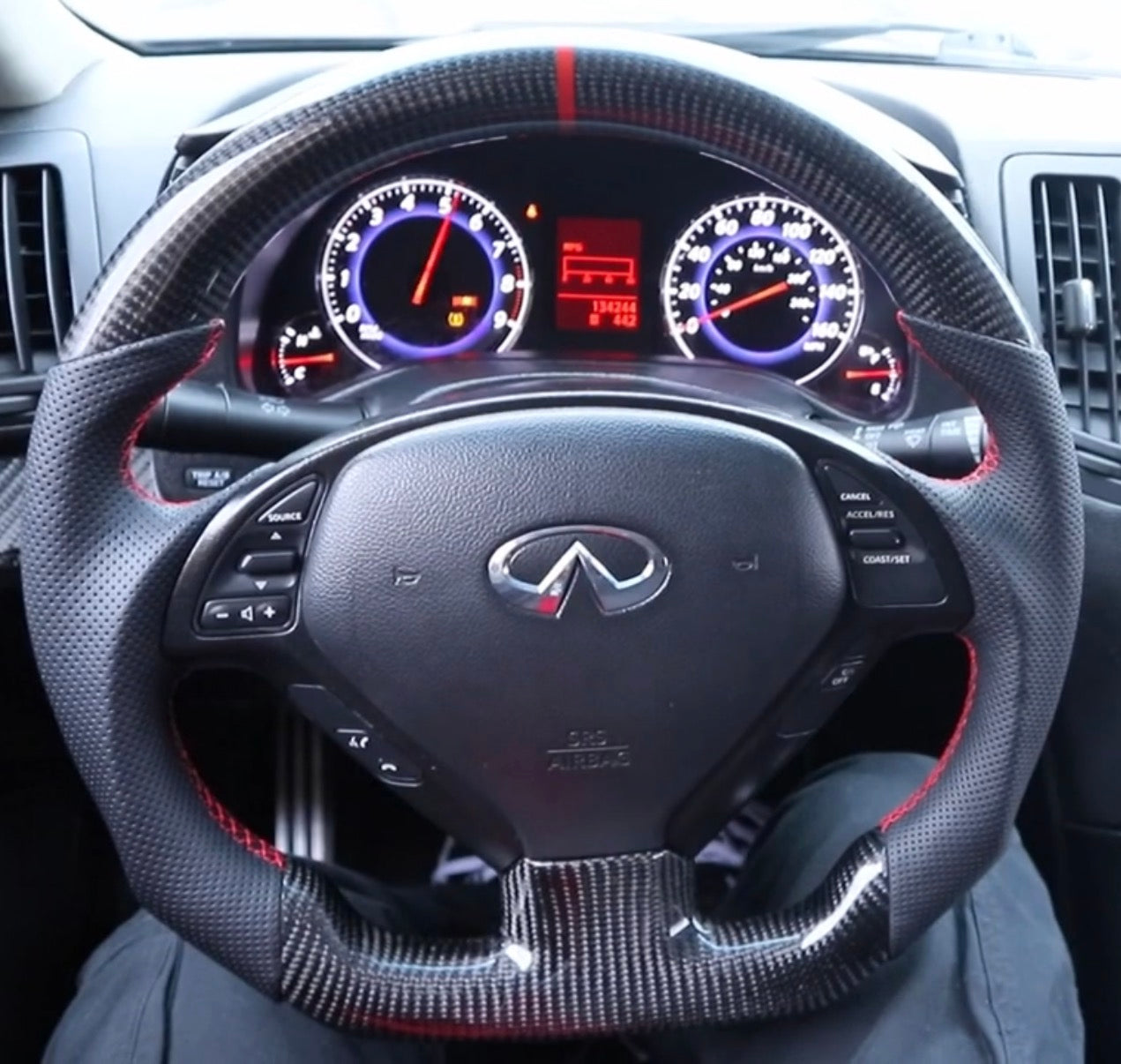INFINITI G35/G37/Q40 (2007-2015) Carbon Fiber Steering Wheel
